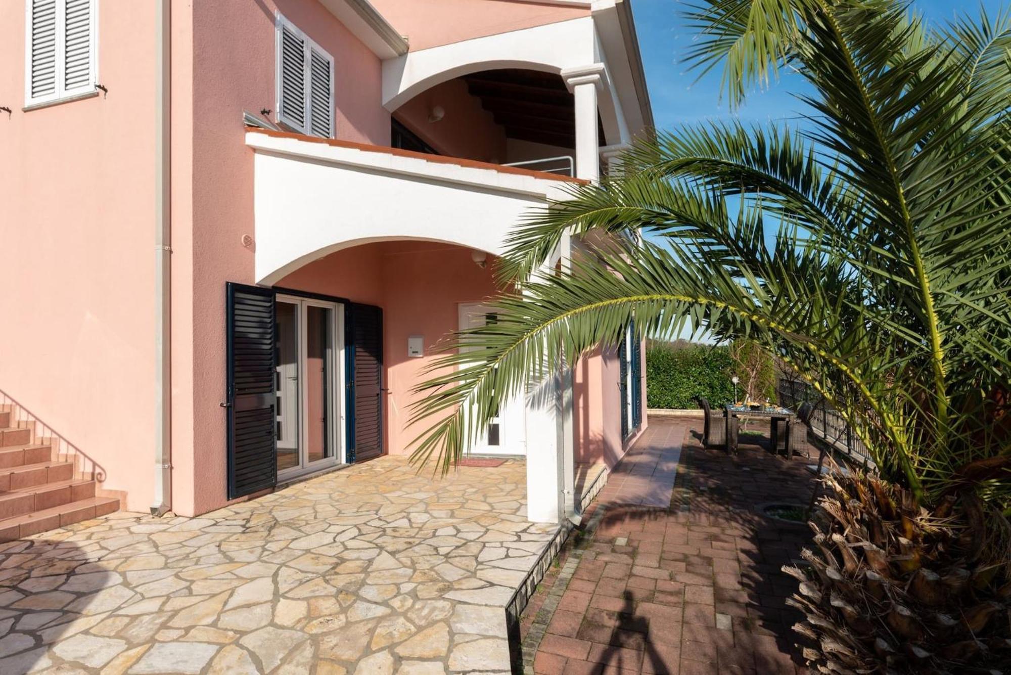 Holiday Home Alis ลาบิน ภายนอก รูปภาพ