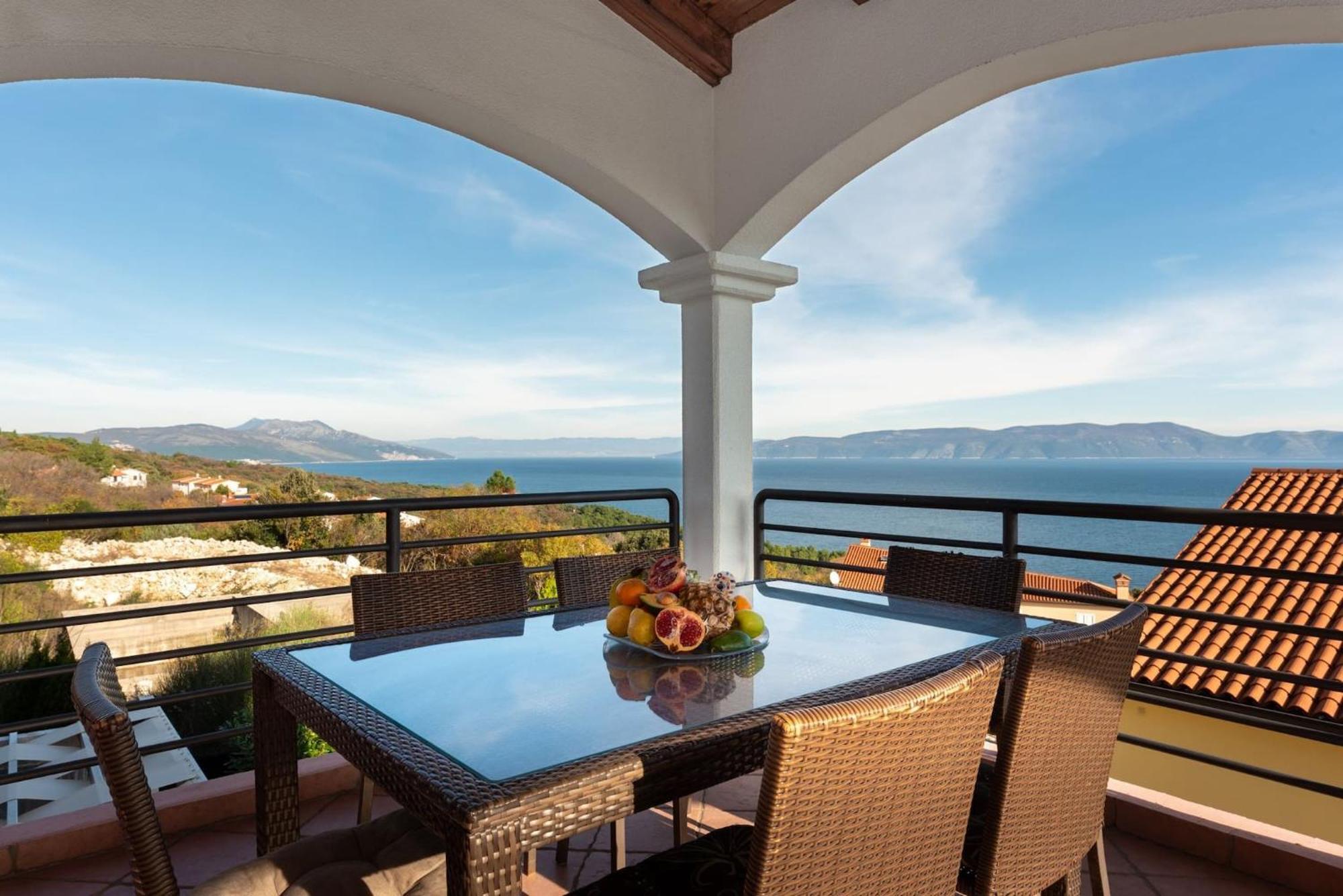Holiday Home Alis ลาบิน ภายนอก รูปภาพ